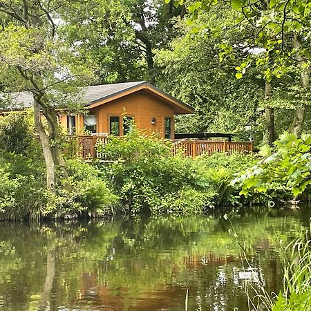Riverbank Lodge Dollar 外观 照片