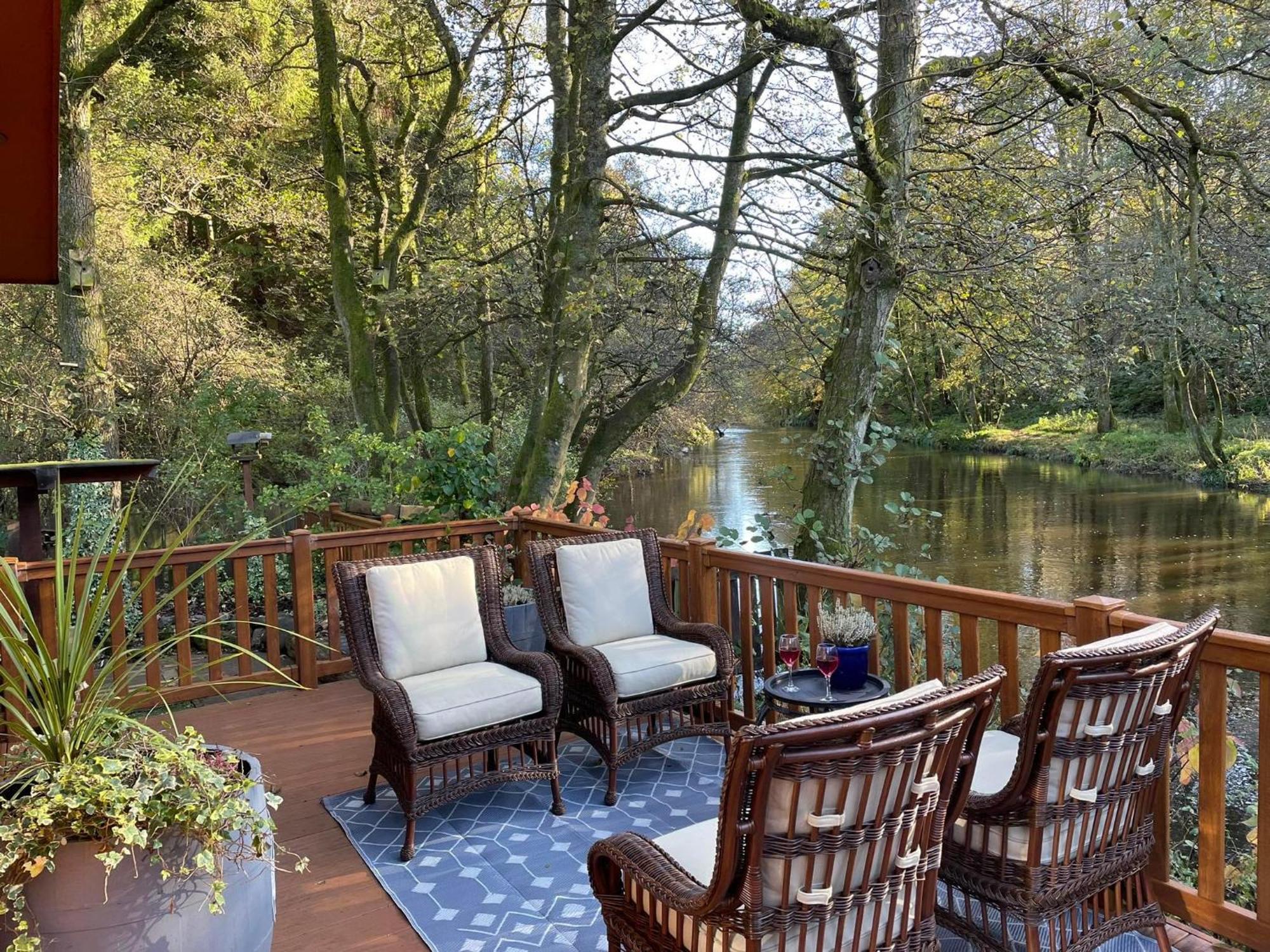 Riverbank Lodge Dollar 外观 照片