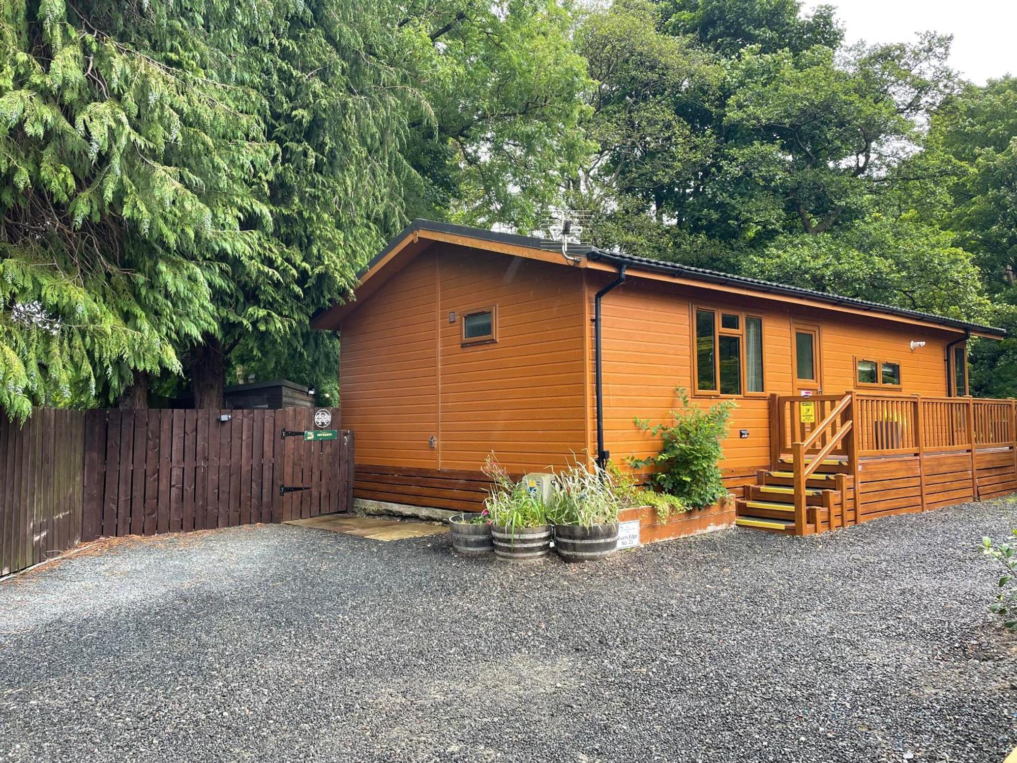 Riverbank Lodge Dollar 外观 照片